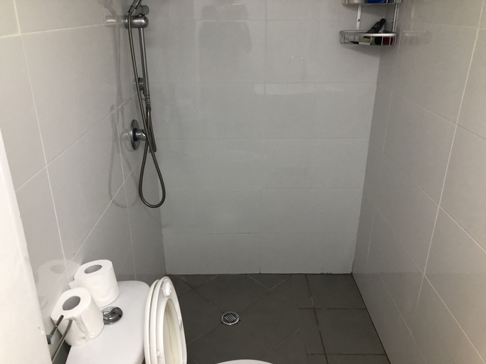 Bathroom 4, Hayarkon 70 1