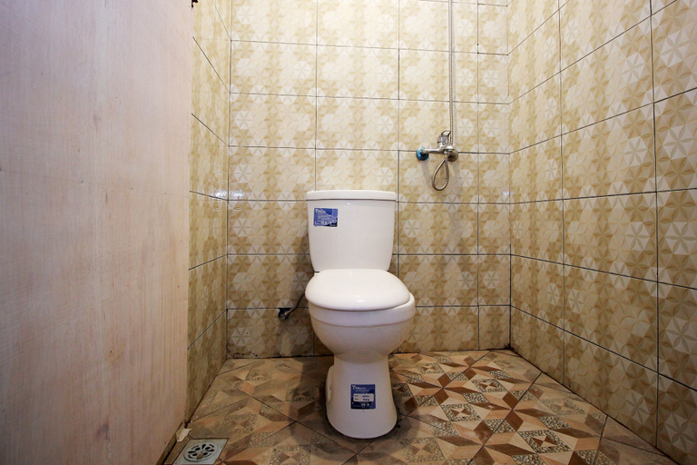 Bathroom, OYO 2647 Anissa Guest House, Bengkulu