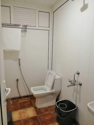 Bathroom 4, Chow Chow Valley Resorts, The Nilgiris