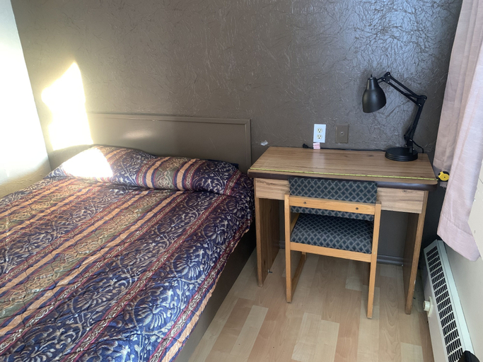 Bedroom 2, Kings Court Motel, Division No. 12