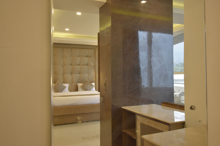 Bathroom 5, The Royal Castle, Kangra