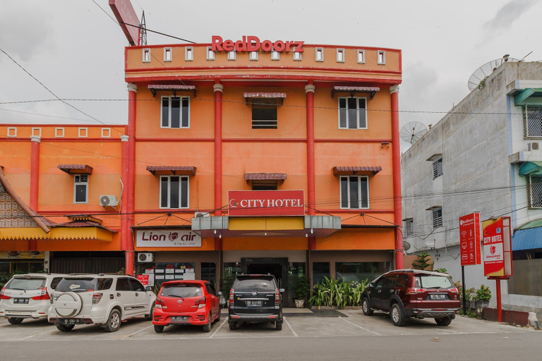 Exterior & Views 2, RedDoorz @ Pematangsiantar, Pematangsiantar