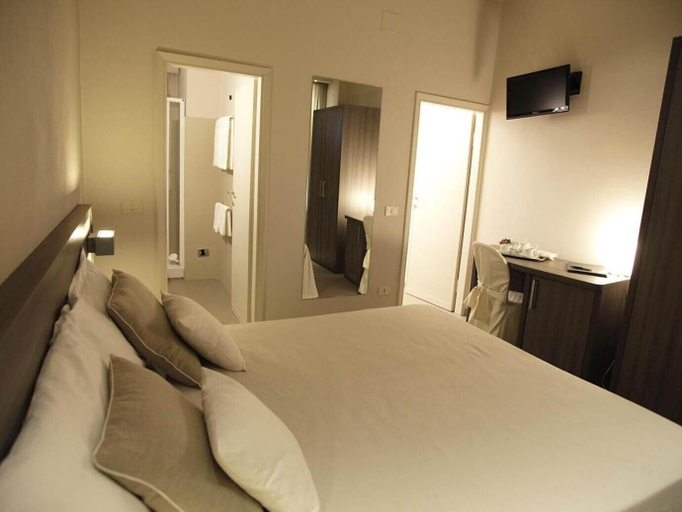 Bedroom 3, Hotel Crystal, Lucca