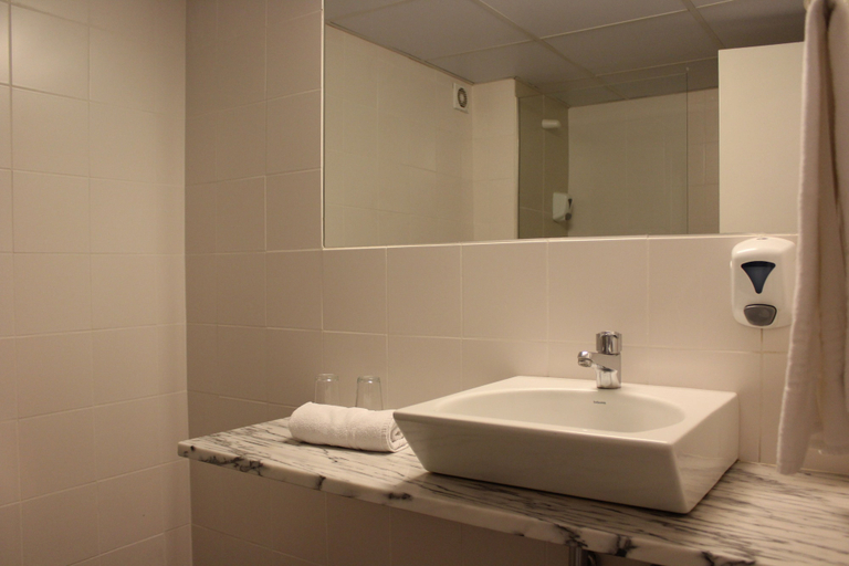 Bathroom 5, Dorisol Estrelicia Hotel, Funchal