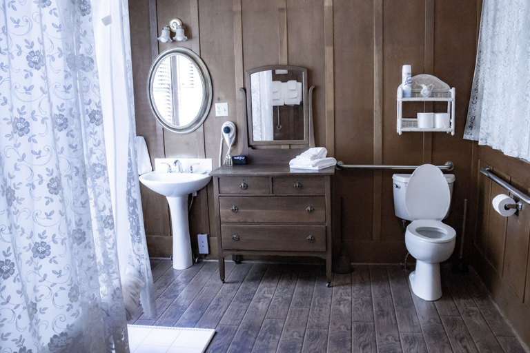 Bathroom 4, McCloud River B&B, Siskiyou