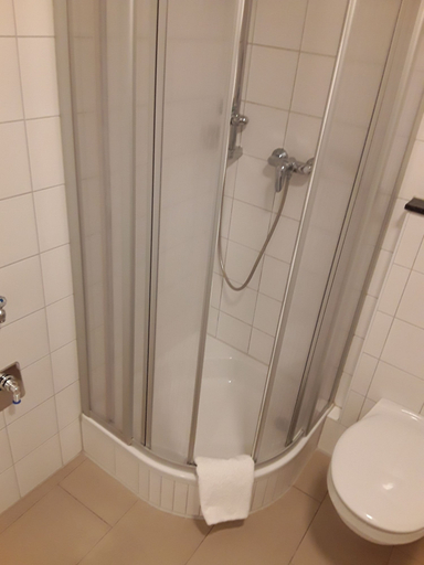 Bathroom 3, Goldener Anker, Jerichower Land