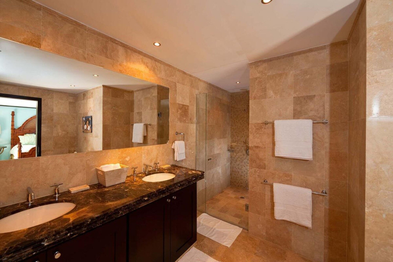 Bathroom, Coral Cove 3 - Green Flash Blue Sky Luxury