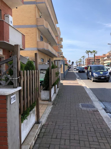 Exterior & Views 2, B&B Le Meduse, Rome