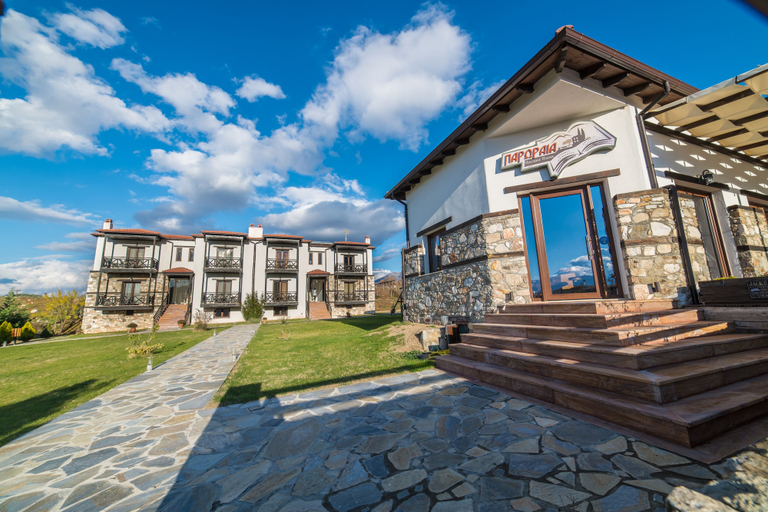 Exterior & Views