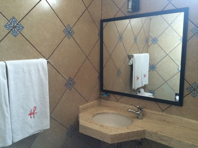 Bathroom 4, Hotel Fénix, Tapachula