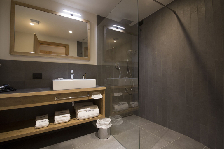 Bathroom 4, Monroc Hotel, Trento