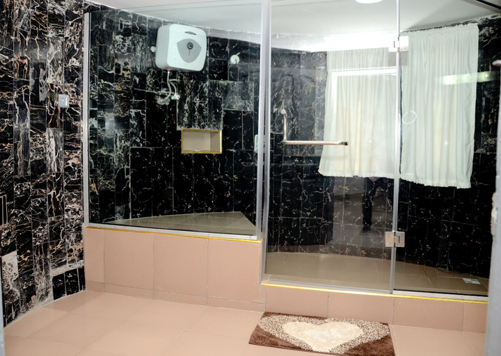Bathroom 4, Cynarisso Hotel Lagos, Mushin
