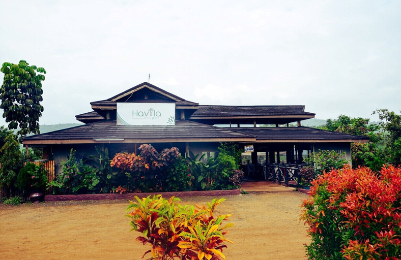 Exterior & Views