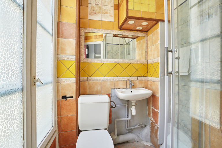 Bathroom 5, Le Petit Borda, Paris