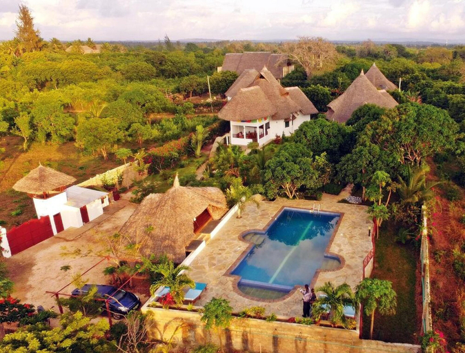 Exterior & Views