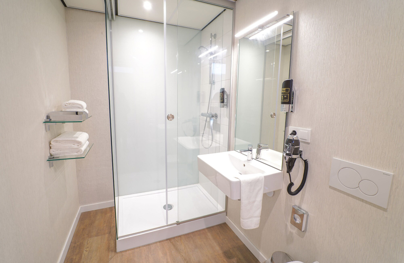 Bathroom 4, Fletcher Hotel-Restaurant De Oude Gevangenis - Alkmaar, Alkmaar