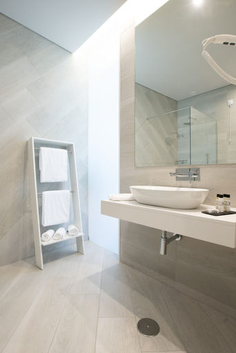 Bathroom 4, Grapple Hotel, Carrazeda de Ansiães