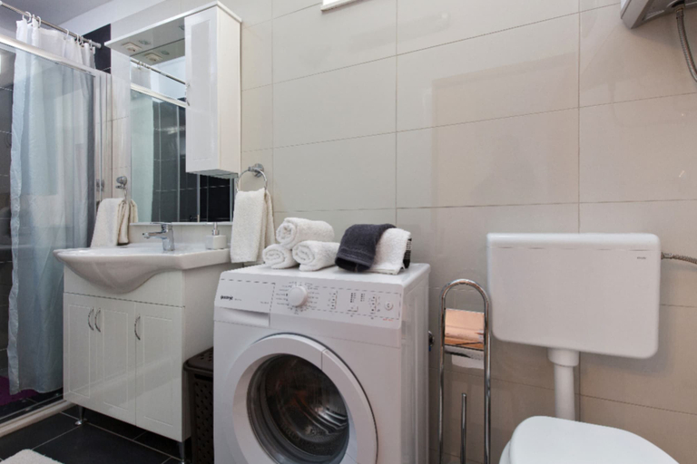 Bathroom 4, Tihi Val Apartments, Split