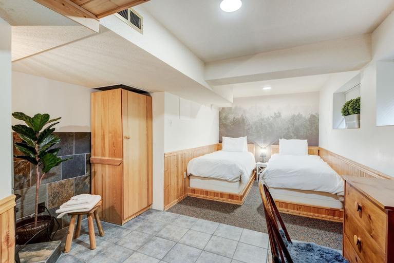 Bedroom 2, Otter Basement, Division No. 15