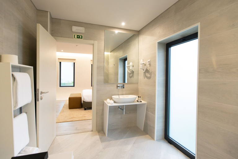 Bathroom 4, Grapple Hotel, Carrazeda de Ansiães