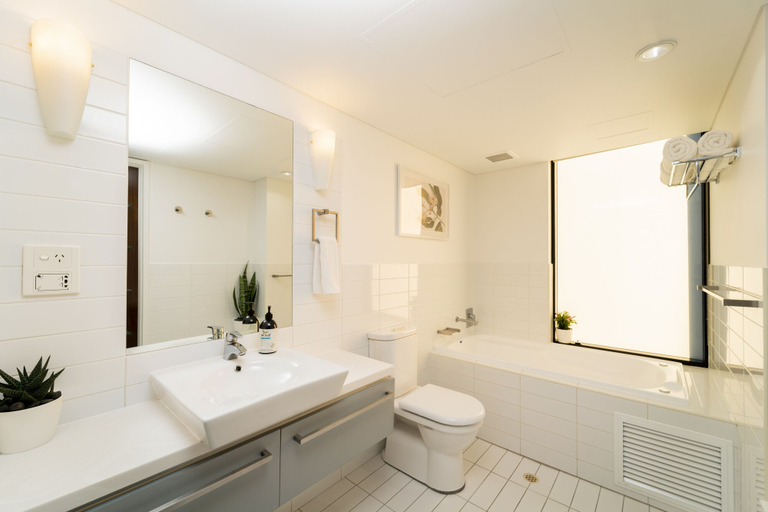 Bathroom 4, Horizons 1402, Adelaide