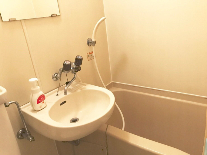 Bathroom 5, Local Nishijin Apartment, Fukuoka