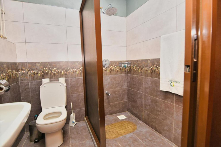 Bathroom 4, GraceHouse Resort, Dagoretti North