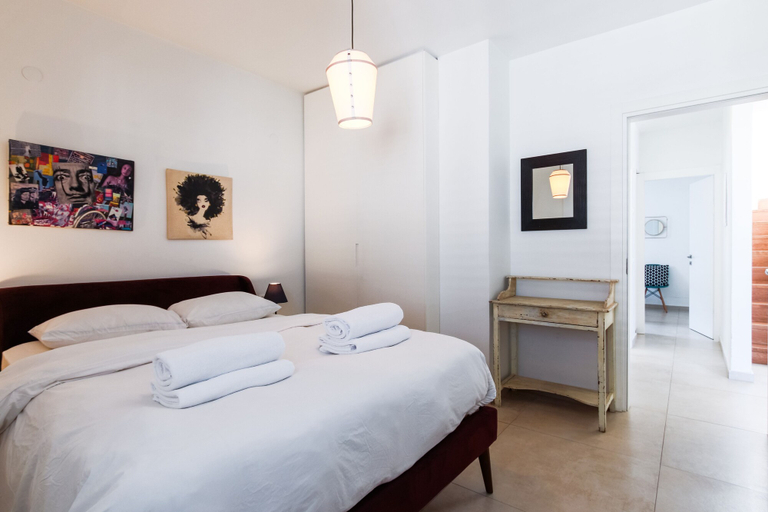 Bedroom 3, Chic Duplex Penthouse by FeelHome