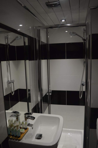Bathroom 3, Jewel Guest House, Aberdeen