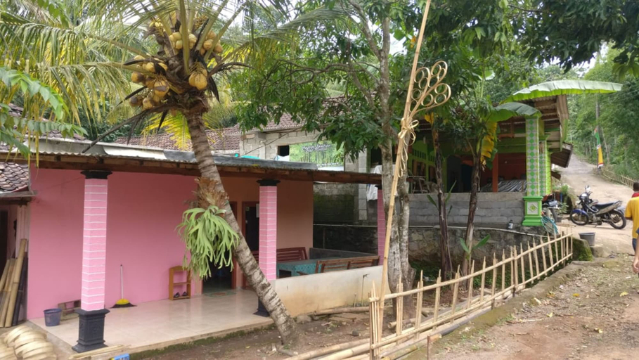 Exterior & Views 2, Klakat Bambu Homestay - Hostel, Bantul