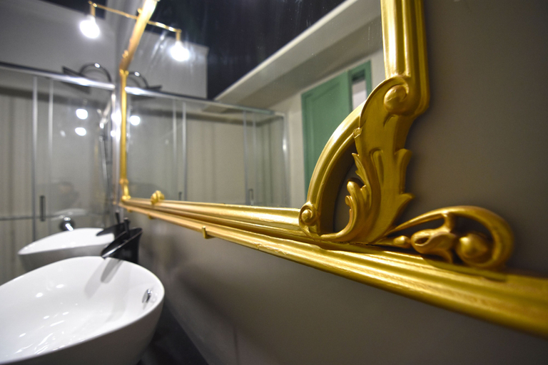 Bathroom 5, Pala Suites, Napoli