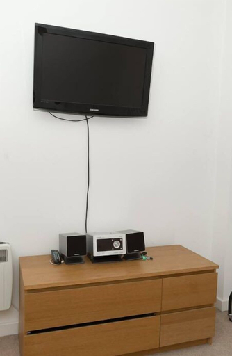 Others 5, Centrally Located Spacious Flat, London