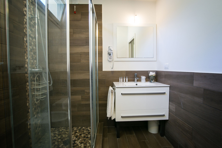 Bathroom 5, La Torraccia, Viterbo