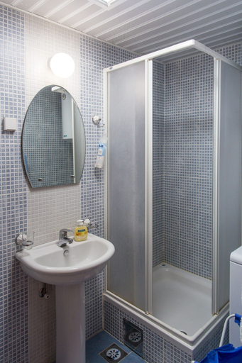 Bathroom 3, Apartment Blue