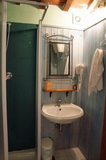 Bathroom 5, Fattoria Di Fiocina, Pisa