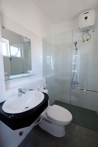 Bathroom 4, The Times Hotel, Huế
