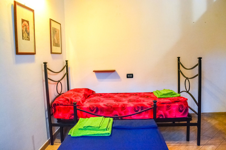 Bedroom 4, Luce Stellata, Massa Carrara