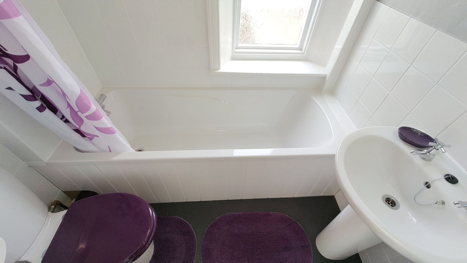 Bathroom 4, The Castleton, Blackpool