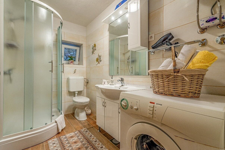 Bathroom, Holiday Home Stone Wall, Ražanac