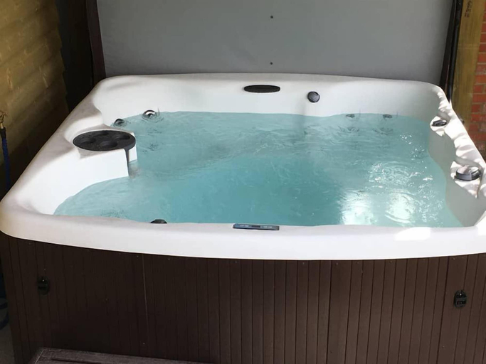 Bathroom, Oak Cottage, Kent