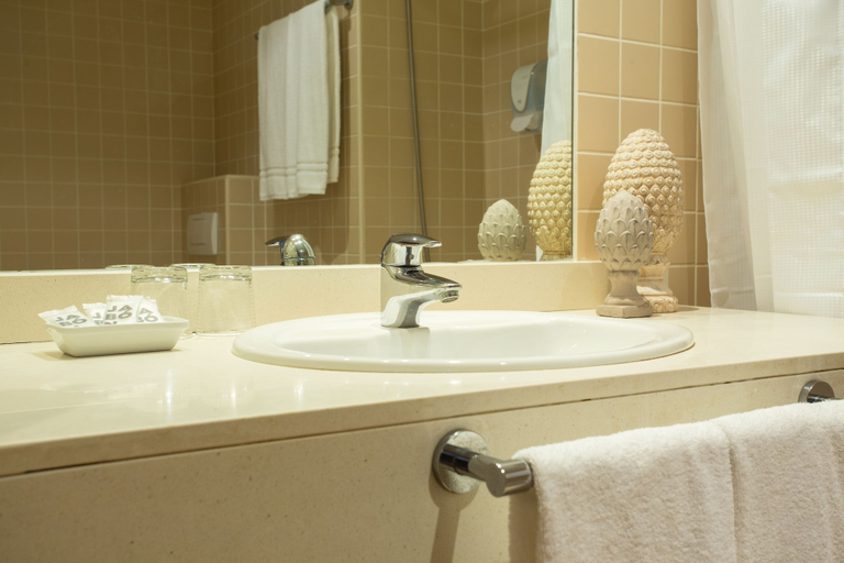 Bathroom, Hotel Alaquas, Valencia