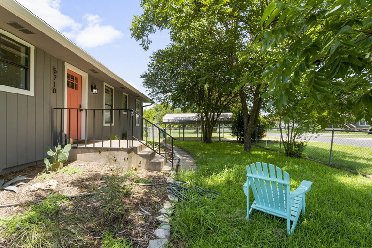 Others 5, The Tire Swing - Modern 3BD - Gourmet Kitchen - Awesome Local, Travis