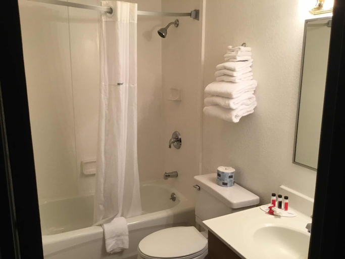 Bathroom 3, Super 8 by Wyndham Portland ME, Cumberland