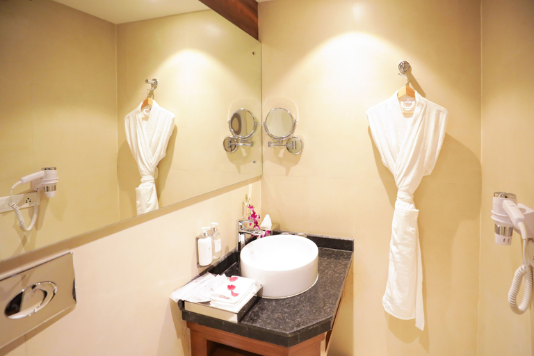 Bathroom 5, Regenta Suites Gurugram, Sector 49 Sohna Road, Gurgaon