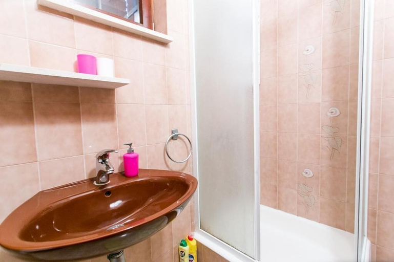 Bathroom 3, Apartments Neve, Pojezerje