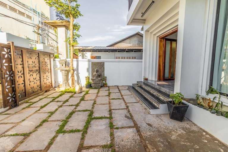 Interior entrance, Central Modern Private Villa by La San, Siem Reap