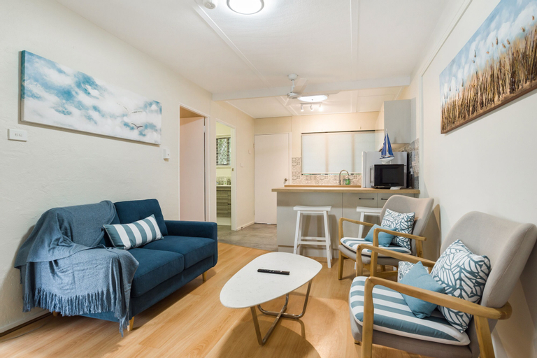 Tropical Unit with Private Fenced Garden Close to The Beach 4, Cairns