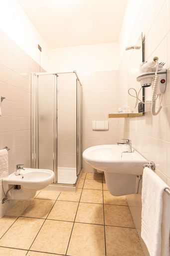 Bathroom 4, Hotel Tornielli 9, Novara
