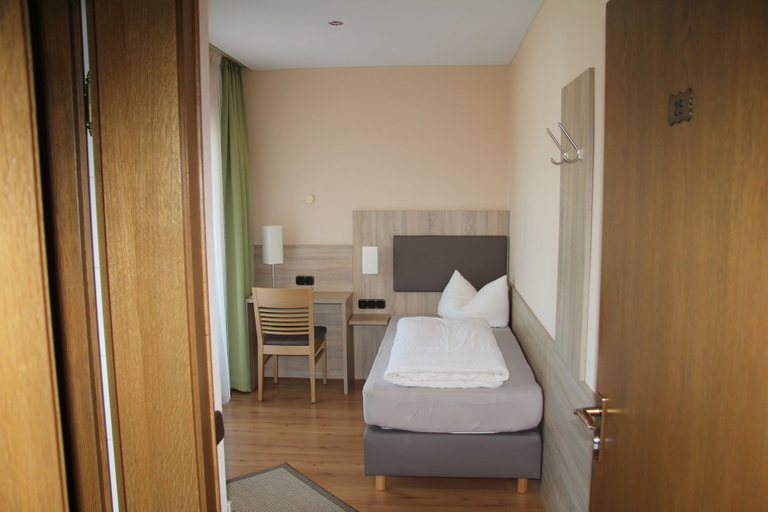 Bedroom 4, Annas Gästehaus, Forchheim