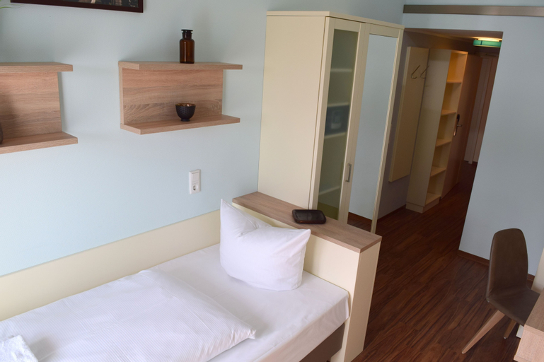 Bedroom 25